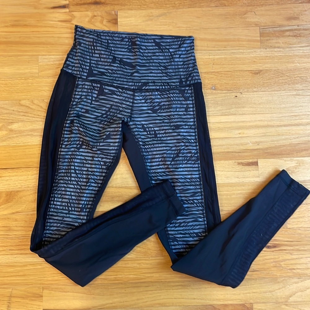 Like New Lululemon High Rise/Roll Down Wunder Under in Luxtreme